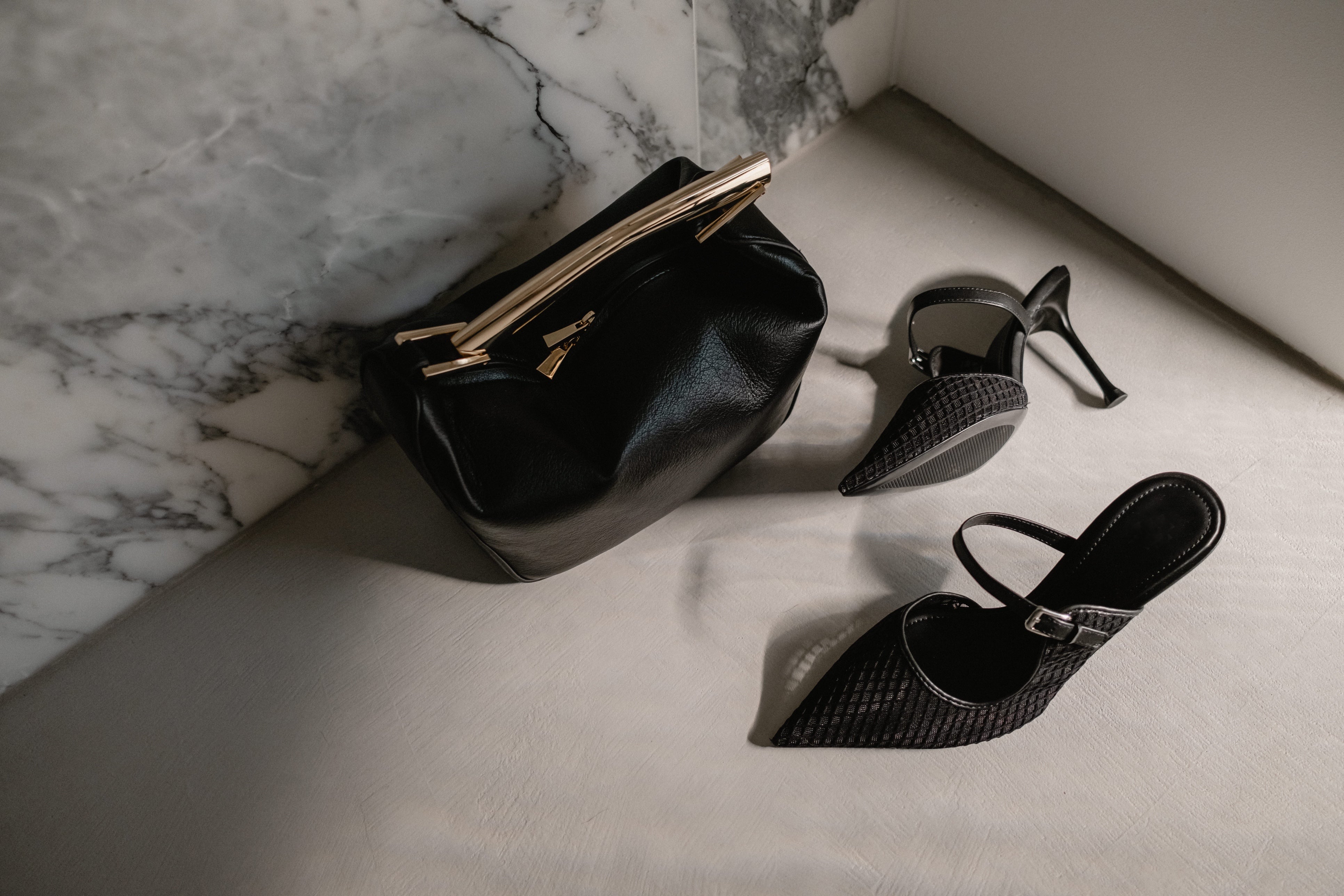 kaboompics_outfit-inspo-aesthetic-dark-feminine-clothes-pinterest-inspiration-35743.jpg