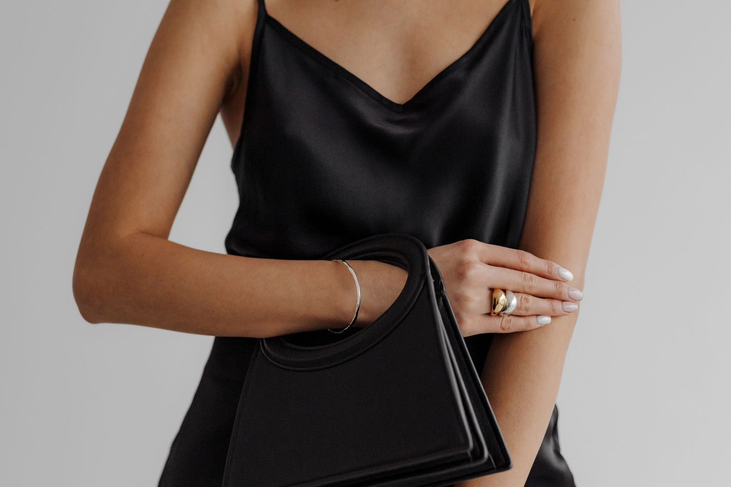 minimalism-black-fashion-accessories-dark-aesthetics.jpg